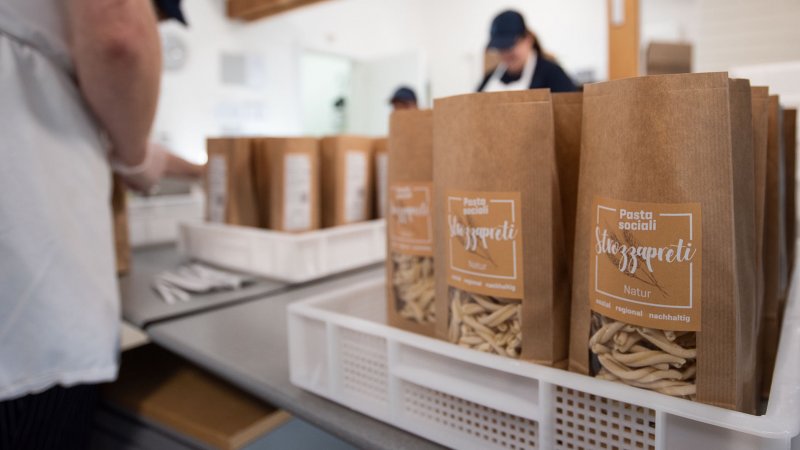 In der Pasta-Manufaktur wird frische Pasta verpackt.