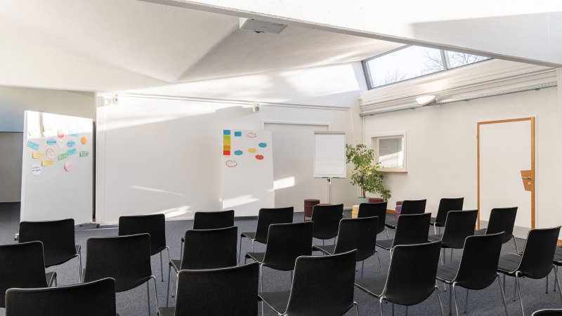 Plenum – großer Plenarsaal und Konferenzraum für grössere Gruppen, Vorträge, Business-Events und Ausstellungen.