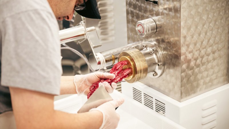 Handwerkliche Produktion bei pasta sociali mit gerimgem Druck und langsamer schonender Trocknung